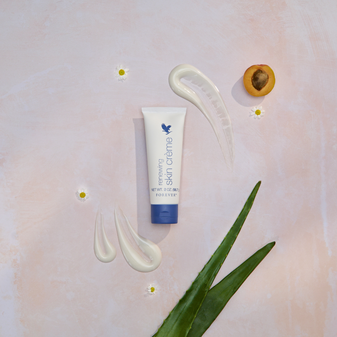 À certains moments (changement de saison, peau terne, teint irrégulier), une cure ciblée peut être bénéfique. 👉 Elle permet de : stimuler le renouvellement cellulaire affiner le grain de peau améliorer l’éclat atténuer les taches Utilisée sur une période courte, elle aide la peau à retrouver un aspect plus lumineux et uniforme.